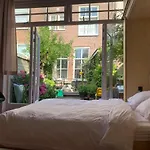 B&B De Warmoes Bed & Breakfast Dordrecht